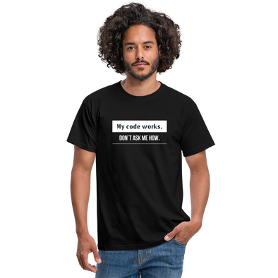Männer T-Shirt: My code works. Don’t ask me how. - Schwarz