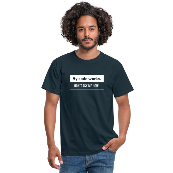 Männer T-Shirt: My code works. Don’t ask me how. - Navy