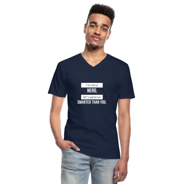 Männer-T-Shirt mit V-Ausschnitt: I’m not a nerd, let’s agree on smarter than you - Navy