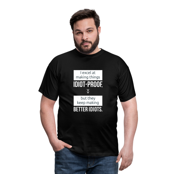 Männer T-Shirt: I excel at making things idiot-proof - Schwarz