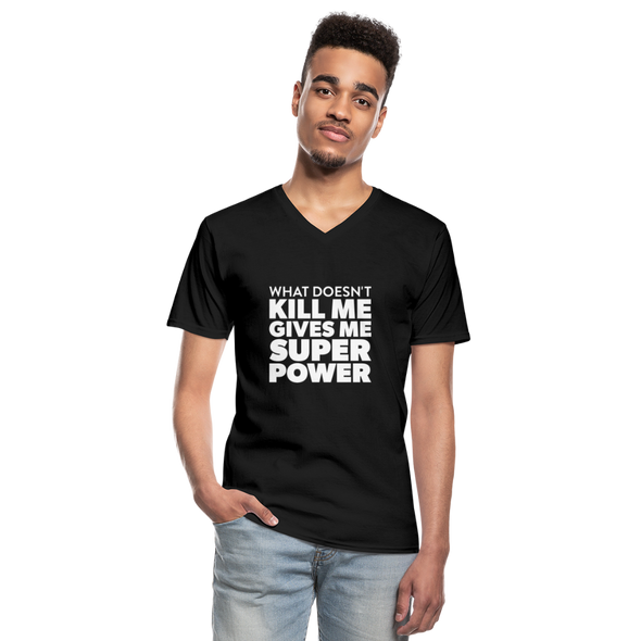 Männer-T-Shirt mit V-Ausschnitt: What doesn´t kill me gives me superpower. - Schwarz