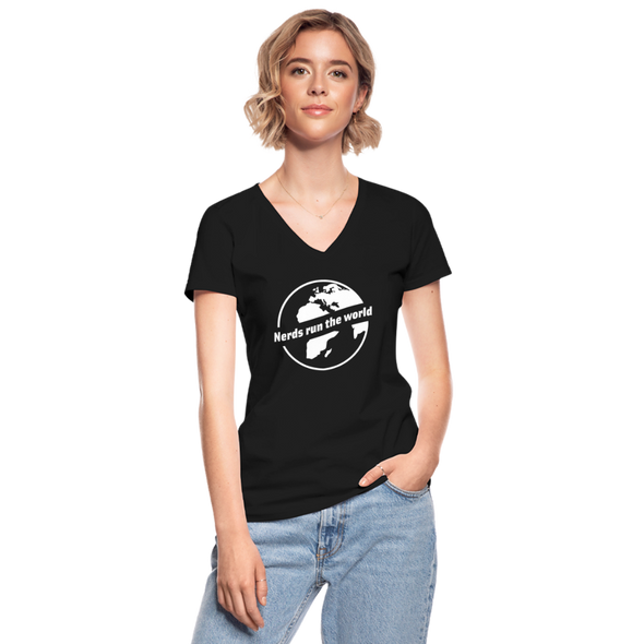 Frauen-T-Shirt mit V-Ausschnitt: Nerds run the world. - Schwarz