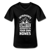 Männer-T-Shirt mit V-Ausschnitt: Introverts unite separately in your own homes. - Schwarz