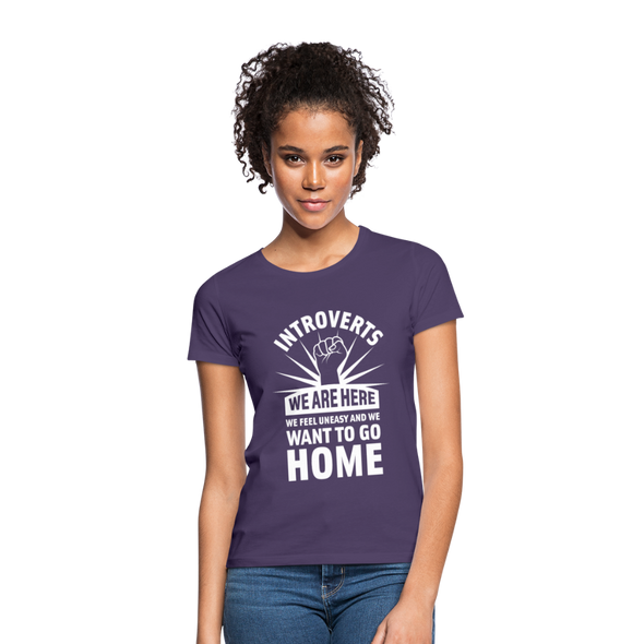 Frauen T-Shirt: Introverts – We´re here. We feel uneasy and … - Dunkellila