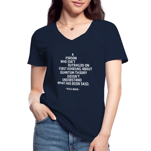 Frauen-T-Shirt mit V-Ausschnitt: A person who isn’t outraged on first hearing about … - Navy
