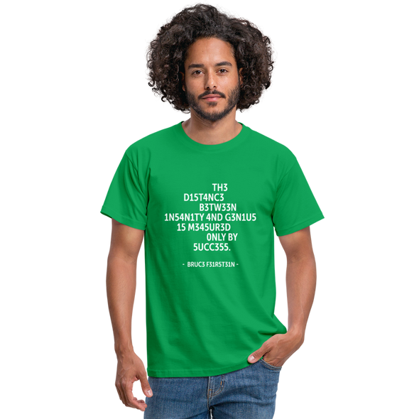 Männer T-Shirt: The distance between insanity and genius … - Kelly Green
