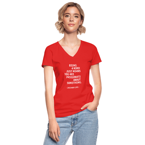 Frauen-T-Shirt mit V-Ausschnitt: Being a nerd just means you are passionate … - Rot