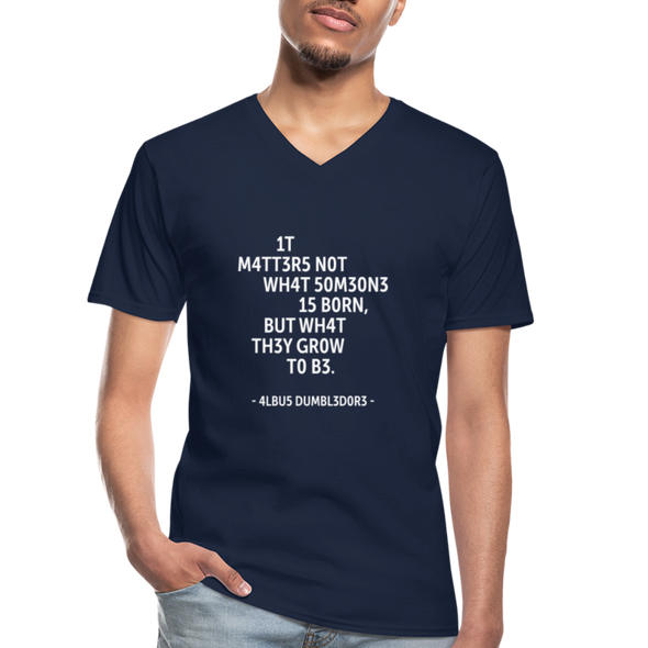 Männer-T-Shirt mit V-Ausschnitt: It matters not what someone is born, but … - Navy