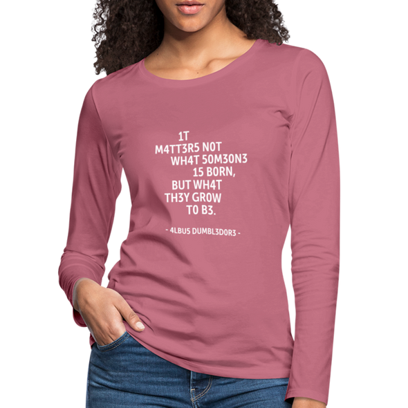 Frauen Premium Langarmshirt: It matters not what someone is born, but … - Malve