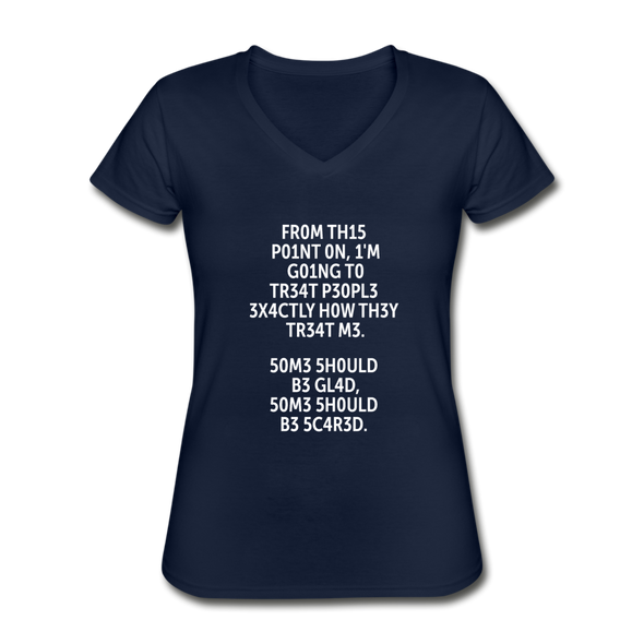 Frauen-T-Shirt mit V-Ausschnitt: From this point on, I’m going to treat people exactly … - Navy