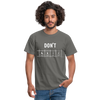 Männer T-Shirt: Don‘t panic - Graphit