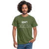 Männer T-Shirt: Don‘t panic - Militärgrün