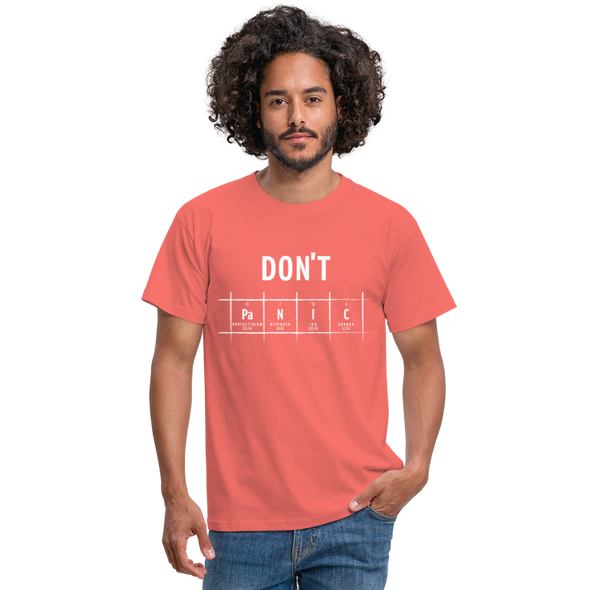 Männer T-Shirt: Don‘t panic - Koralle