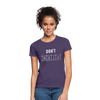 Frauen T-Shirt: Don‘t panic - Dunkellila