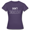 Frauen T-Shirt: Don‘t panic - Dunkellila