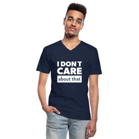 Männer-T-Shirt mit V-Ausschnitt: I don’t care about that. - Navy