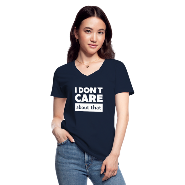 Frauen-T-Shirt mit V-Ausschnitt: I don’t care about that. - Navy