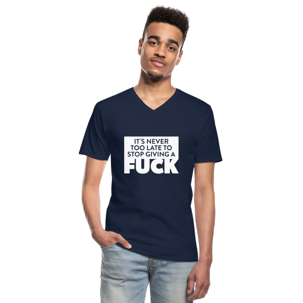 Männer-T-Shirt mit V-Ausschnitt: It’s never too late to stop giving a fuck. - Navy
