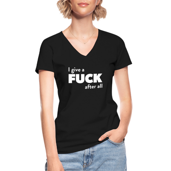 Frauen-T-Shirt mit V-Ausschnitt: I give a fuck after all. - Schwarz