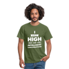Männer T-Shirt: I get high on … - Militärgrün