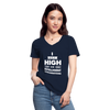 Frauen-T-Shirt mit V-Ausschnitt: I get high on … - Navy