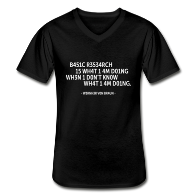 Männer-T-Shirt mit V-Ausschnitt: Basic research is what I am doing when … - Schwarz